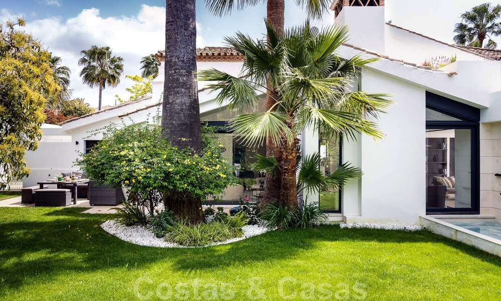 Villa à vendre entièrement rénovée dans un style méditerranéen contemporain sur le Golden Mile à Marbella 37385