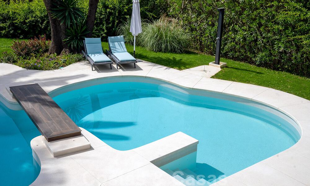 Villa à vendre entièrement rénovée dans un style méditerranéen contemporain sur le Golden Mile à Marbella 37386