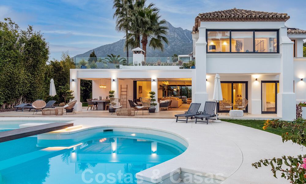 Villa à vendre entièrement rénovée dans un style méditerranéen contemporain sur le Golden Mile à Marbella 37387