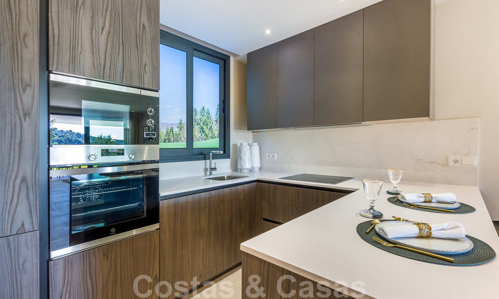 Nouvelle promotion d'appartements de luxe à vendre offrant des vues panoramiques sur la mer et un terrain de golf à Estepona 37414