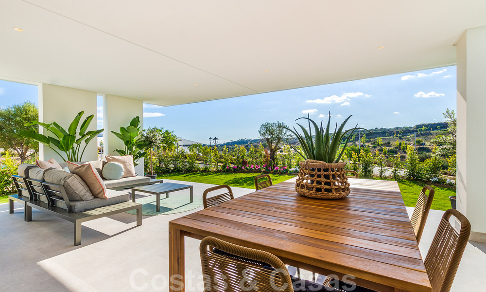 Nouvelle promotion d'appartements de luxe à vendre offrant des vues panoramiques sur la mer et un terrain de golf à Estepona 37420