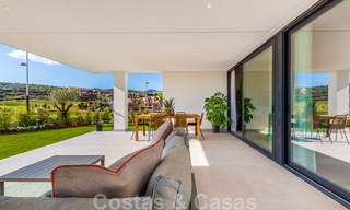Nouvelle promotion d'appartements de luxe à vendre offrant des vues panoramiques sur la mer et un terrain de golf à Estepona 37421 