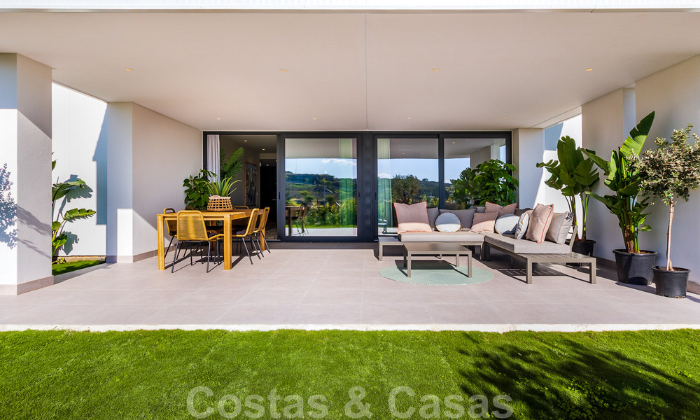Nouvelle promotion d'appartements de luxe à vendre offrant des vues panoramiques sur la mer et un terrain de golf à Estepona 37423