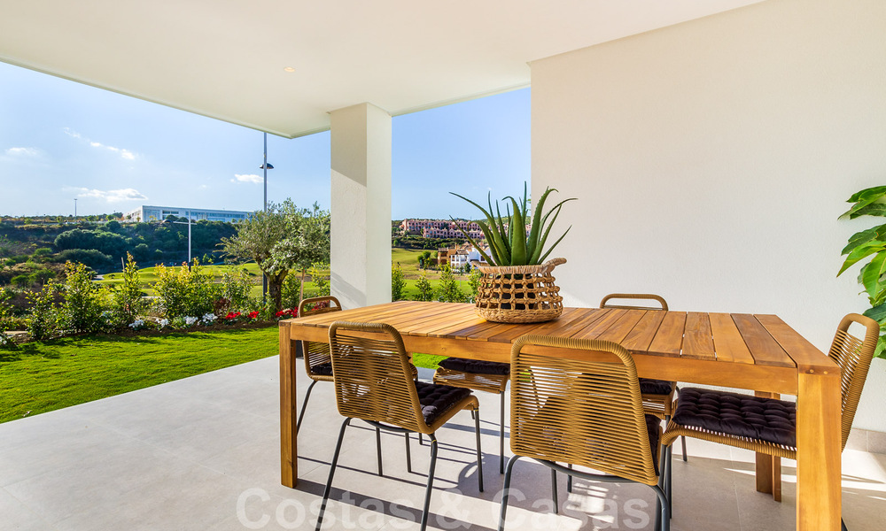 Nouvelle promotion d'appartements de luxe à vendre offrant des vues panoramiques sur la mer et un terrain de golf à Estepona 37425