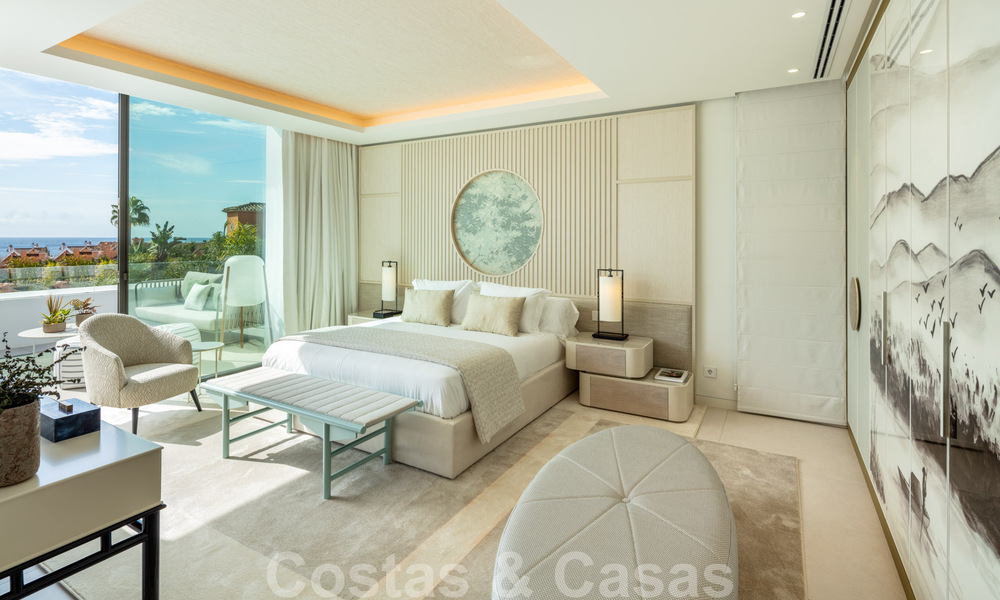 Prête à emménager, nouvelle villa de conception moderne à vendre dans une urbanisation en bord de mer très recherchée, juste à l'est du centre de Marbella 37562
