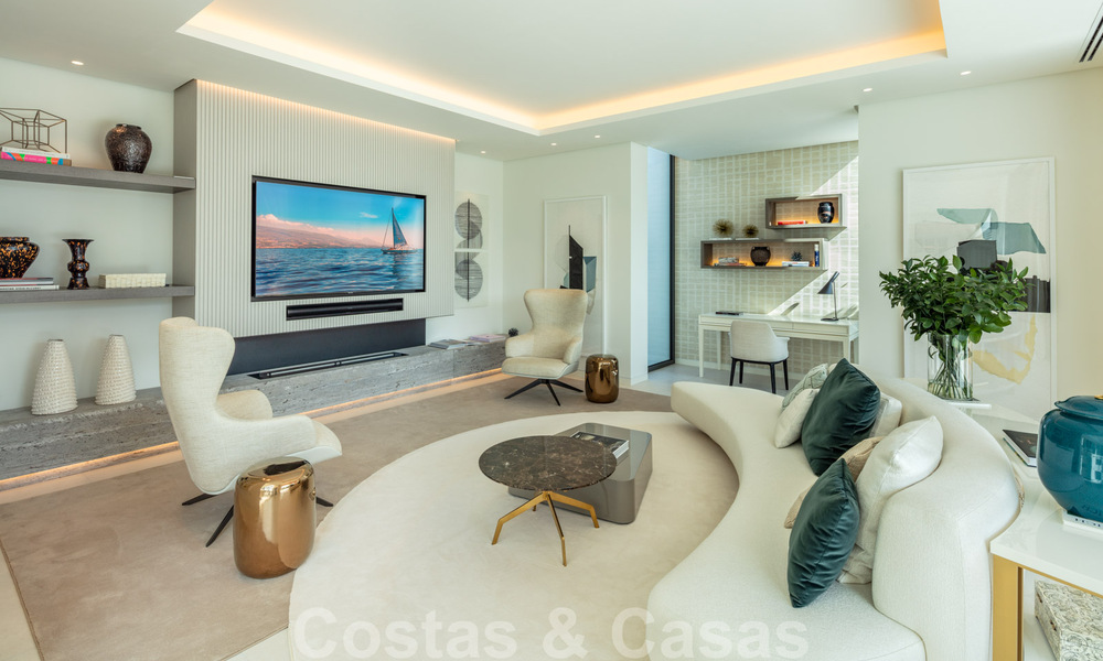 Prête à emménager, nouvelle villa de conception moderne à vendre dans une urbanisation en bord de mer très recherchée, juste à l'est du centre de Marbella 37569