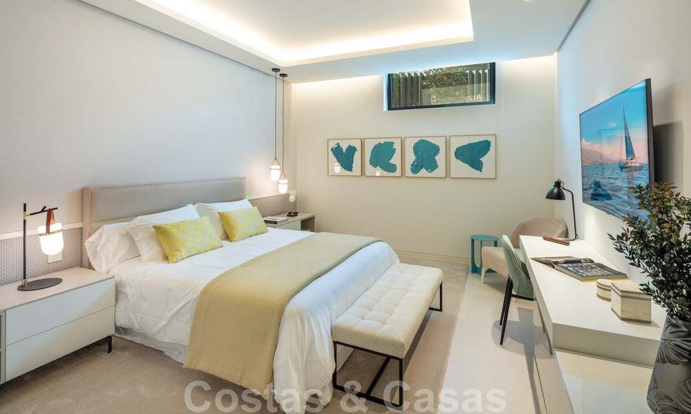 Prête à emménager, nouvelle villa de conception moderne à vendre dans une urbanisation en bord de mer très recherchée, juste à l'est du centre de Marbella 37573