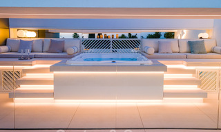 Prête à emménager, nouvelle villa de conception moderne à vendre dans une urbanisation en bord de mer très recherchée, juste à l'est du centre de Marbella 37584 