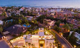 Prête à emménager, nouvelle villa de conception moderne à vendre dans une urbanisation en bord de mer très recherchée, juste à l'est du centre de Marbella 37589 