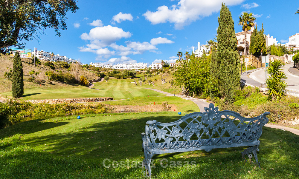 Terrain à vendre dans un complexe de golf avec de belles vues sur la mer - New Golden Mile, Marbella - Estepona 37604