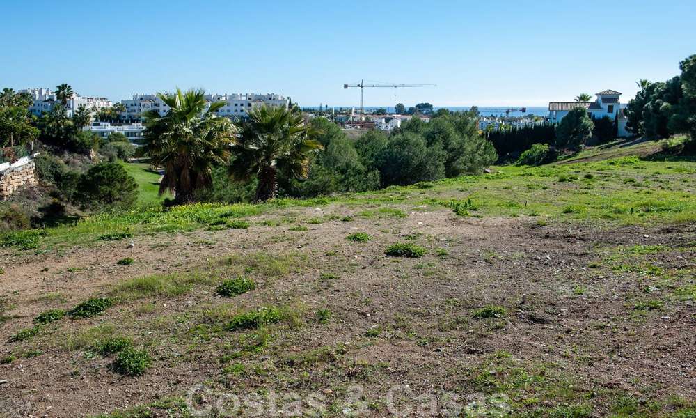 Terrain à vendre dans un complexe de golf avec de belles vues sur la mer - New Golden Mile, Marbella - Estepona 38006