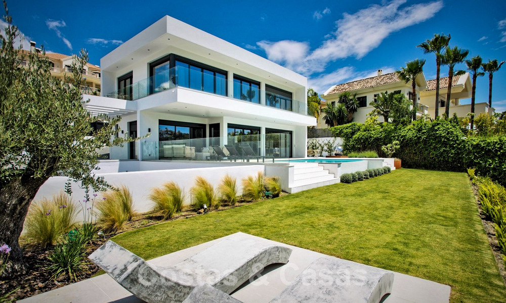 Prêt à emménager, villa moderne de luxe à vendre, première ligne de golf à Benahavis - Marbella 37641