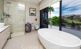 Prêt à emménager, villa moderne de luxe à vendre, première ligne de golf à Benahavis - Marbella 37648 