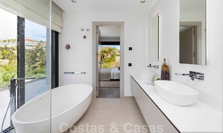 Prêt à emménager, villa moderne de luxe à vendre, première ligne de golf à Benahavis - Marbella 37649 