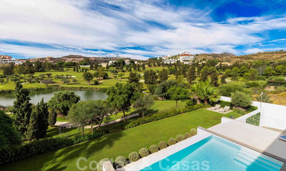 Prêt à emménager, villa moderne de luxe à vendre, première ligne de golf à Benahavis - Marbella 37651