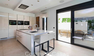 Prêt à emménager, villa moderne de luxe à vendre, première ligne de golf à Benahavis - Marbella 37658 