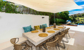 Prêt à emménager, villa moderne de luxe à vendre, première ligne de golf à Benahavis - Marbella 37672 