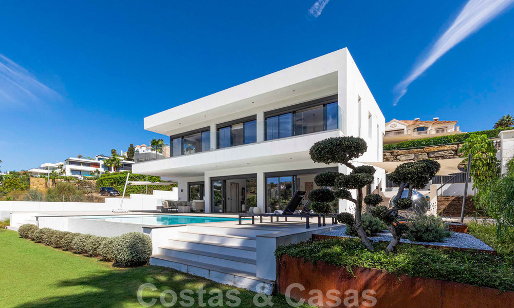 Prêt à emménager, villa moderne de luxe à vendre, première ligne de golf à Benahavis - Marbella 37674