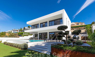 Prêt à emménager, villa moderne de luxe à vendre, première ligne de golf à Benahavis - Marbella 37674 