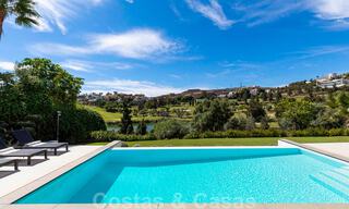 Prêt à emménager, villa moderne de luxe à vendre, première ligne de golf à Benahavis - Marbella 37675 
