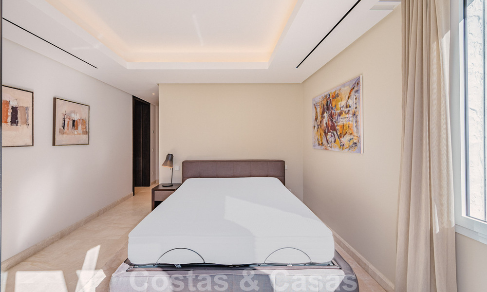 Penthouse de luxe contemporain remis à neuf en front de mer à vendre sur le Golden Mile à Marbella 37677