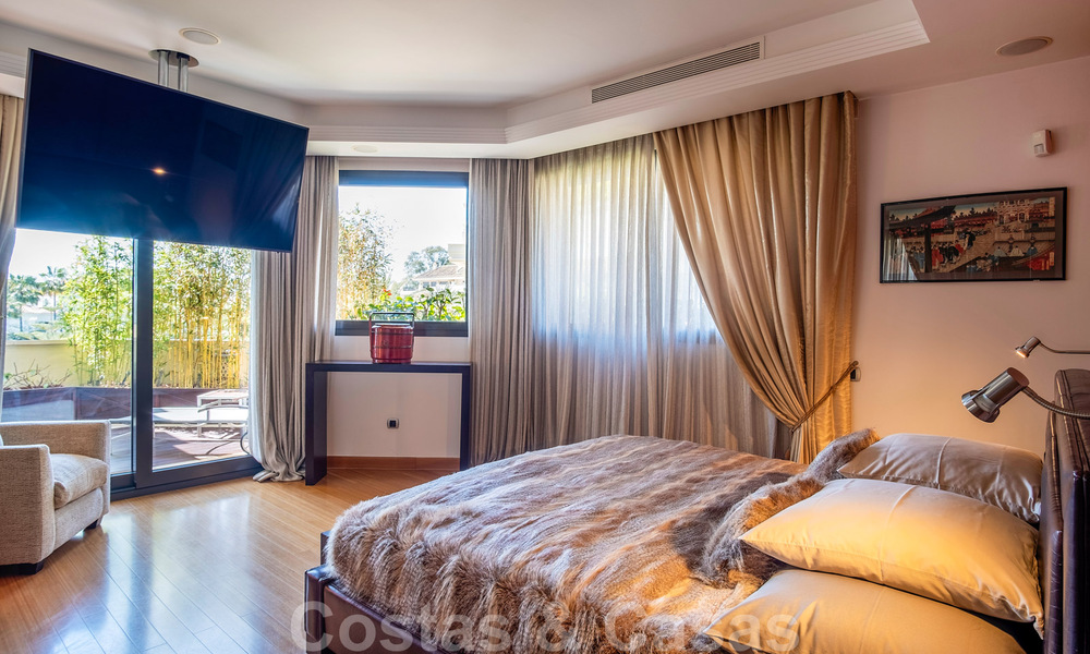 Appartement de luxe en front de mer à vendre avec vue sur la mer à Puerto Banus, Marbella 37720