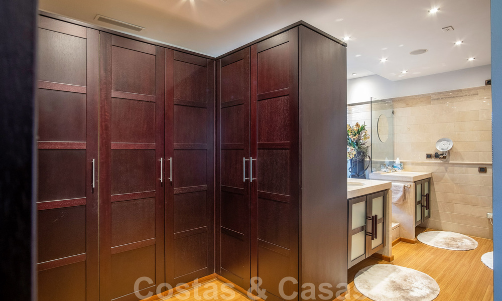 Appartement de luxe en front de mer à vendre avec vue sur la mer à Puerto Banus, Marbella 37721