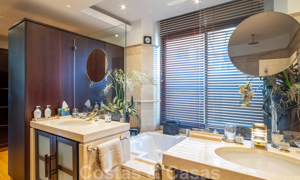 Appartement de luxe en front de mer à vendre avec vue sur la mer à Puerto Banus, Marbella 37722