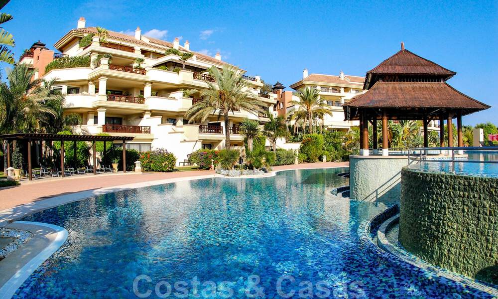 Appartement de luxe en front de mer à vendre avec vue sur la mer à Puerto Banus, Marbella 37989