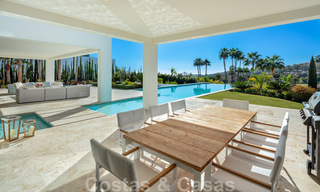Nouvelle villa de luxe phénoménale et contemporaine à vendre au cœur de la vallée du golf de Nueva Andalucia, à Marbella 37908 