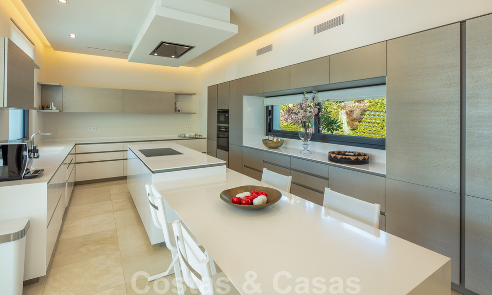 Nouvelle villa de luxe phénoménale et contemporaine à vendre au cœur de la vallée du golf de Nueva Andalucia, à Marbella 37913