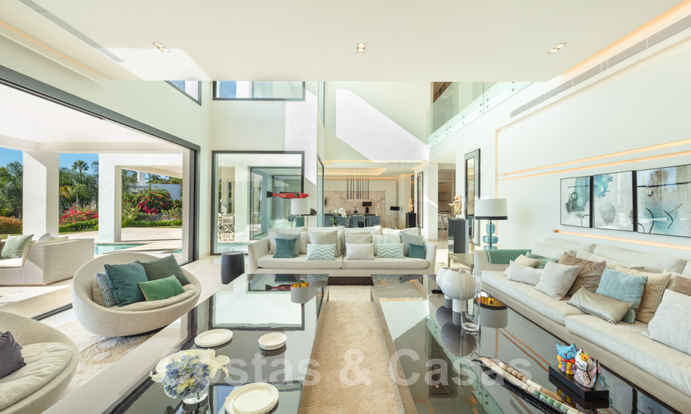 Nouvelle villa de luxe phénoménale et contemporaine à vendre au cœur de la vallée du golf de Nueva Andalucia, à Marbella 37917
