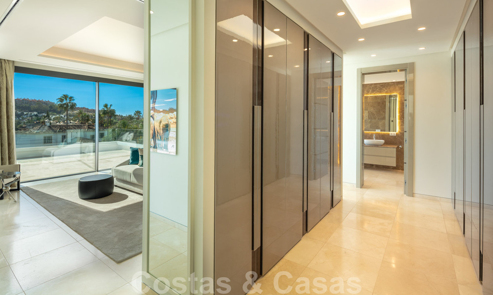 Nouvelle villa de luxe phénoménale et contemporaine à vendre au cœur de la vallée du golf de Nueva Andalucia, à Marbella 37925