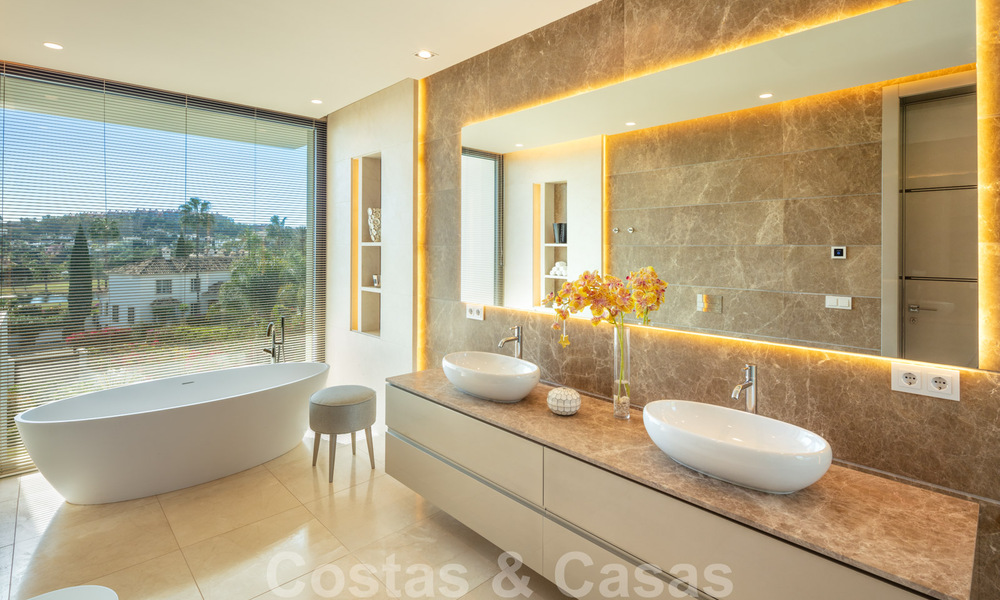Nouvelle villa de luxe phénoménale et contemporaine à vendre au cœur de la vallée du golf de Nueva Andalucia, à Marbella 37929