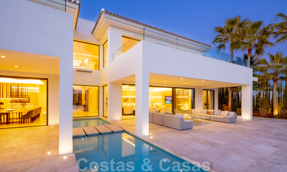 Nouvelle villa de luxe phénoménale et contemporaine à vendre au cœur de la vallée du golf de Nueva Andalucia, à Marbella 37939