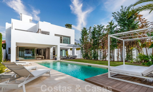 Prête à emménager, villa de design moderne à vendre, deuxième ligne de plage sur le Golden Mile, Marbella 37978