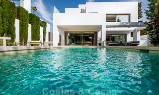 Prête à emménager, villa de design moderne à vendre, deuxième ligne de plage sur le Golden Mile, Marbella 37980 