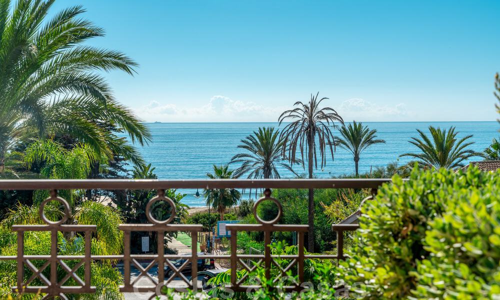 Vente d'un élégant penthouse en front de mer de style méditerranéen avec vue sur la mer à Los Monteros, Marbella 38068