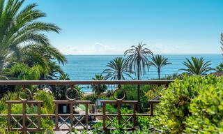 Vente d'un élégant penthouse en front de mer de style méditerranéen avec vue sur la mer à Los Monteros, Marbella 38068 