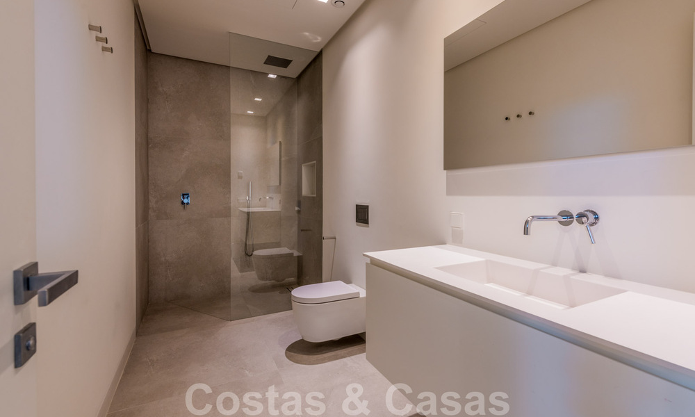 Villa design prête à être emménagée, avec vue magnifique sur le golf, dans une zone de golf prestigieuse à Benahavis - Marbella 38119