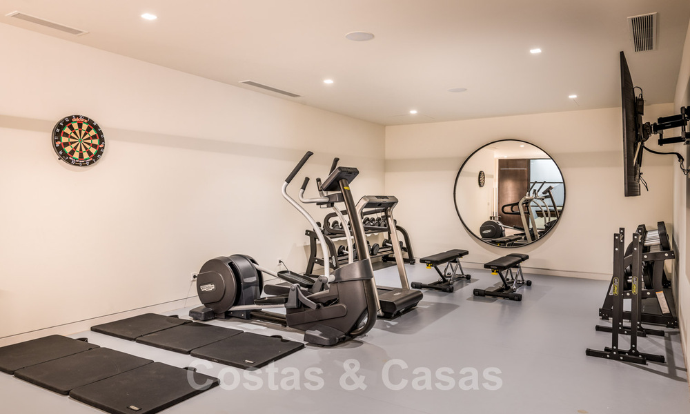 Villa design prête à être emménagée, avec vue magnifique sur le golf, dans une zone de golf prestigieuse à Benahavis - Marbella 38123