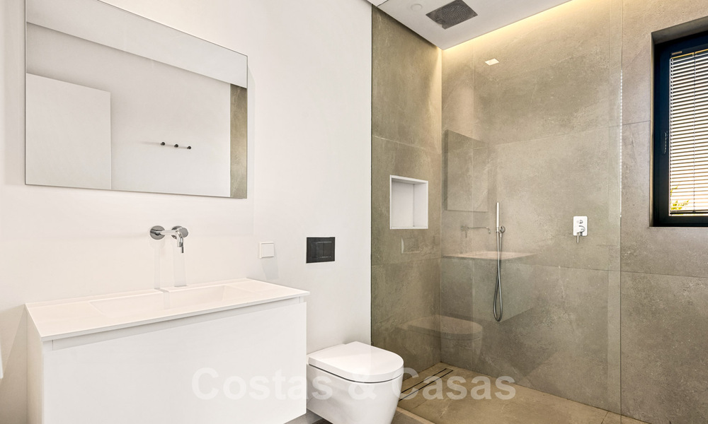 Villa design prête à être emménagée, avec vue magnifique sur le golf, dans une zone de golf prestigieuse à Benahavis - Marbella 38126