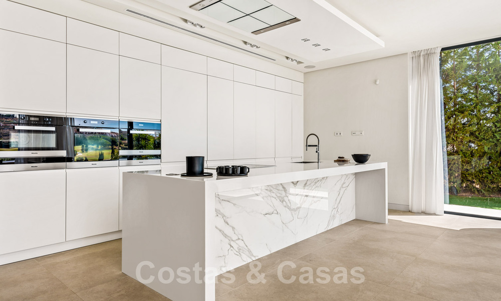 Villa design prête à être emménagée, avec vue magnifique sur le golf, dans une zone de golf prestigieuse à Benahavis - Marbella 38128
