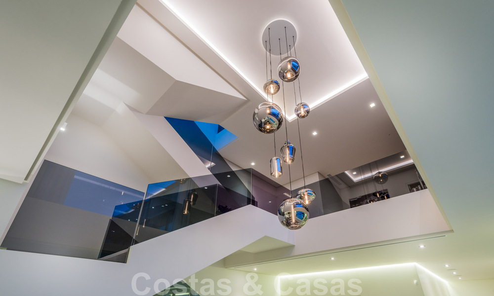 Villa design prête à être emménagée, avec vue magnifique sur le golf, dans une zone de golf prestigieuse à Benahavis - Marbella 38129