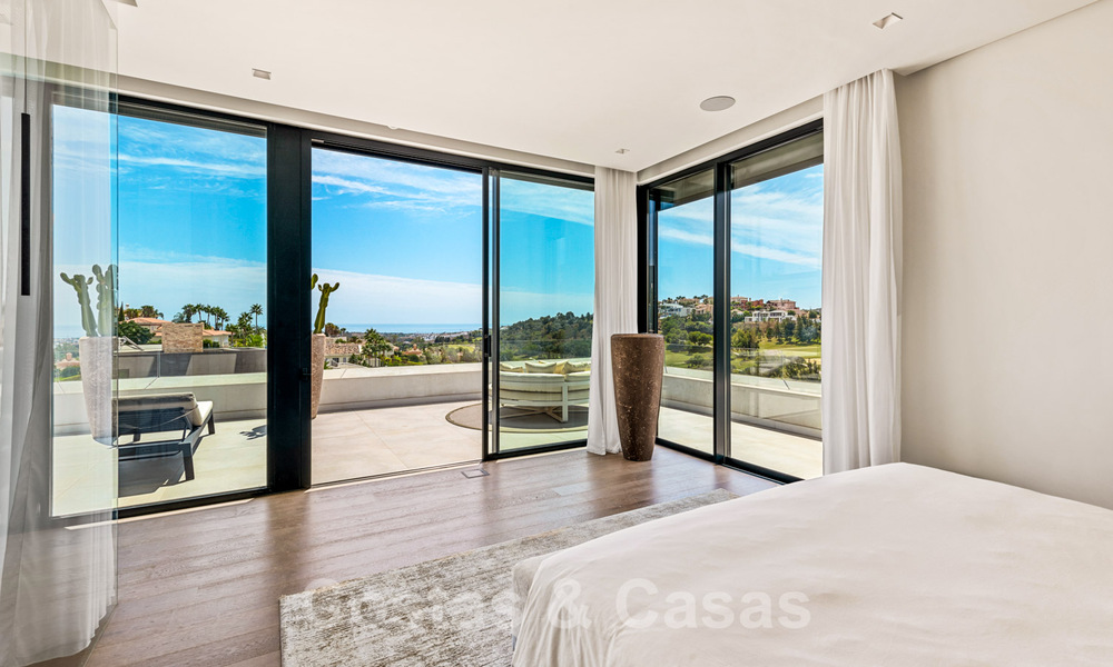 Villa design prête à être emménagée, avec vue magnifique sur le golf, dans une zone de golf prestigieuse à Benahavis - Marbella 38135