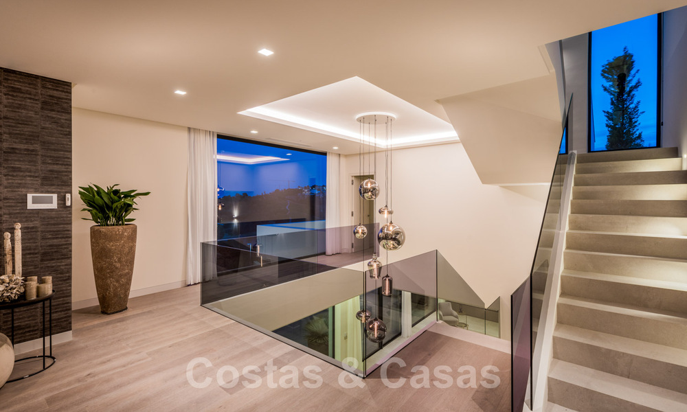 Villa design prête à être emménagée, avec vue magnifique sur le golf, dans une zone de golf prestigieuse à Benahavis - Marbella 38147