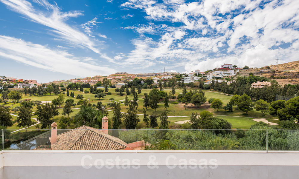 Villa design prête à être emménagée, avec vue magnifique sur le golf, dans une zone de golf prestigieuse à Benahavis - Marbella 38149