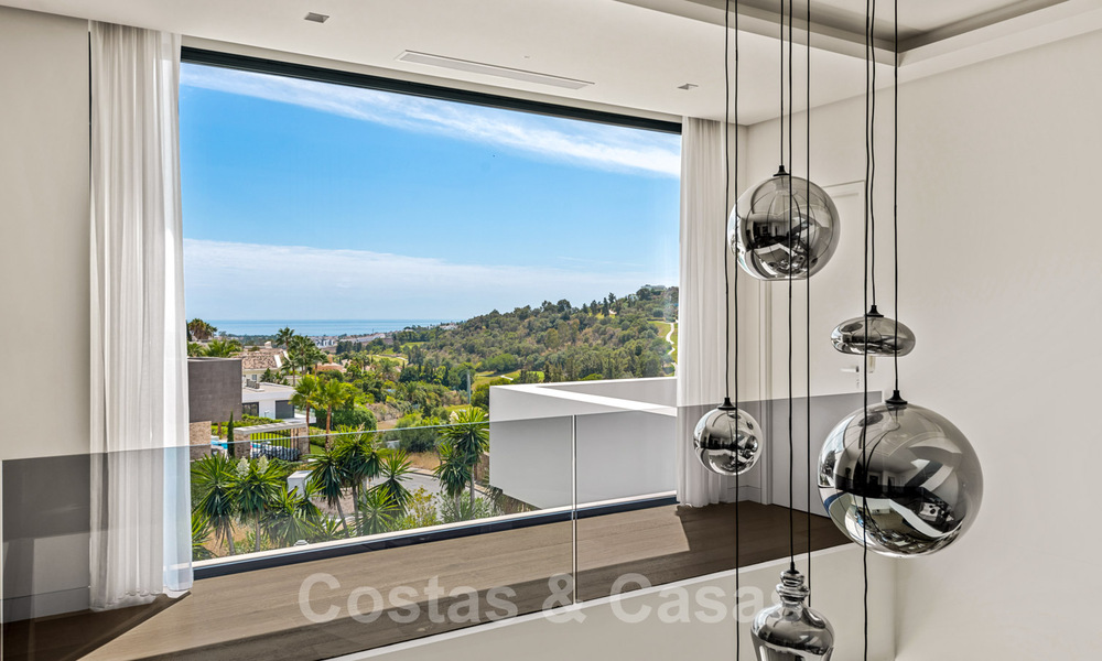 Villa design prête à être emménagée, avec vue magnifique sur le golf, dans une zone de golf prestigieuse à Benahavis - Marbella 38150