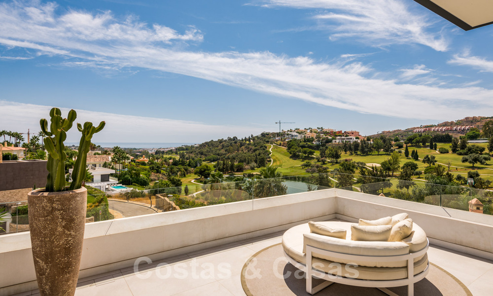 Villa design prête à être emménagée, avec vue magnifique sur le golf, dans une zone de golf prestigieuse à Benahavis - Marbella 38154