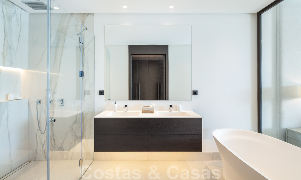 Prêt à emménager, magnifique duplex exclusif à vendre à Marbella, Golden Mile 38163